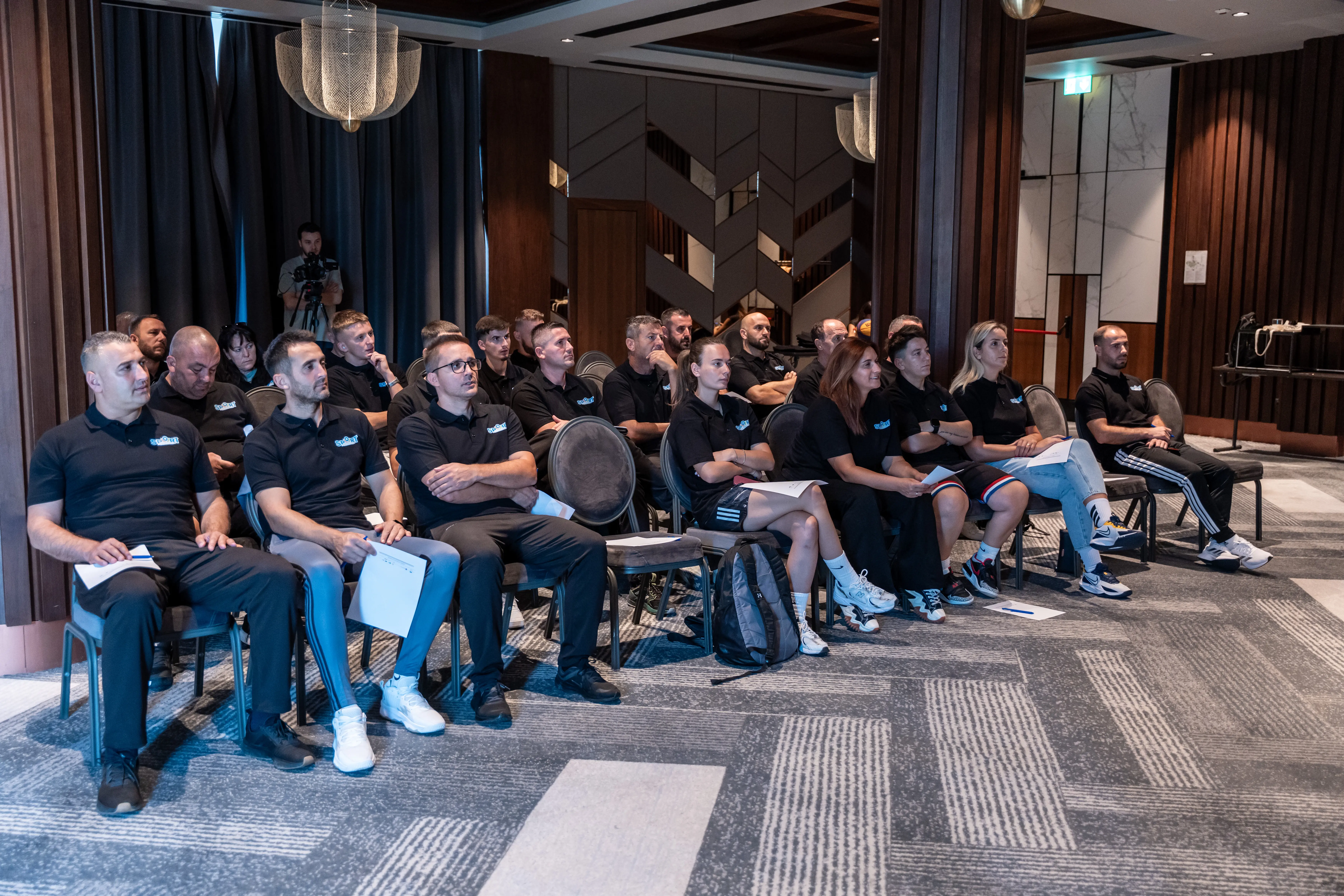 Klinikë e suksesshme me ekspertin e njohur të 3x3, Jaume Comas